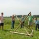 Teamkamp onderdeel 'katapult bouwen' in Gelderland