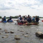 Uitdagende activiteit vlotbouwen tijdens een uitje in Gelderland