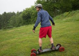 Mountainboarden tijdens een bedrijfsuitje in Gelderland